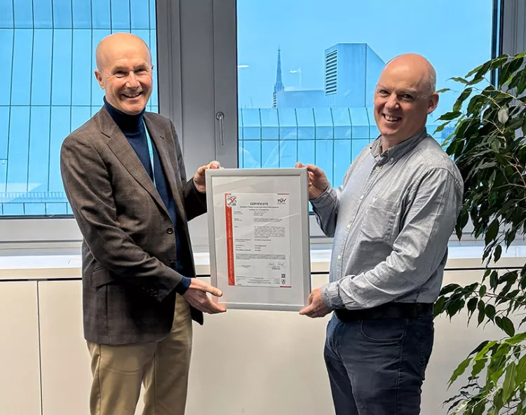 Close-up - handover of IEC 62443-4-2 certificate: Alexander Zeppelzauer, TÜV Trust IT (left) & Erwan Sudrat, TTTECH Industrial (right)