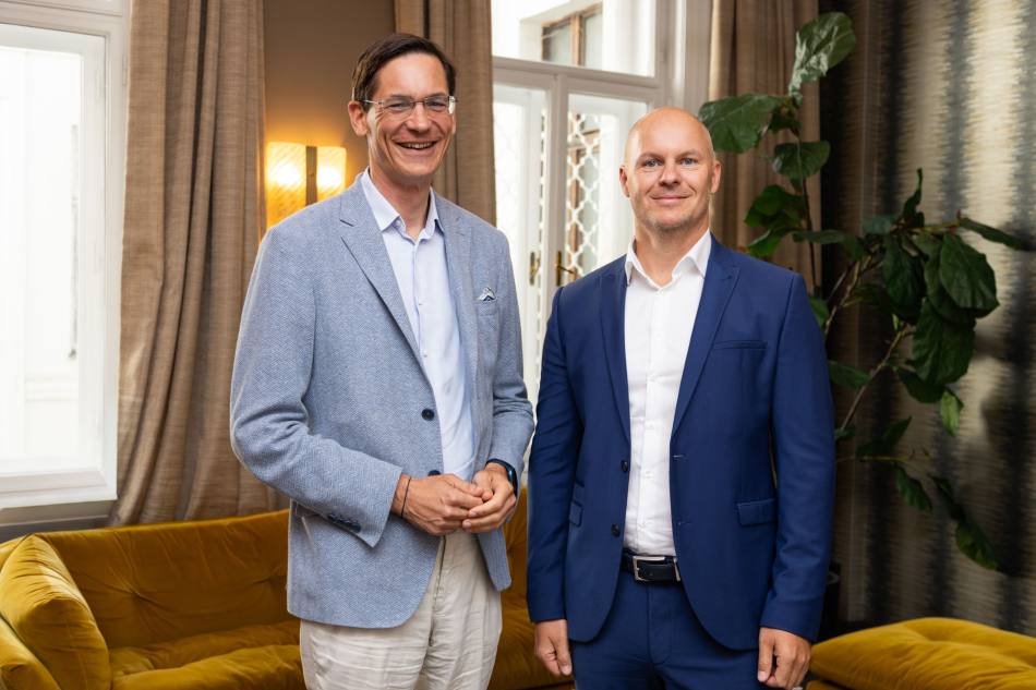 Georg Kopetz, CEO und Mitgründer von TTTECH und Gernot Hofer, CEO der Invest AG