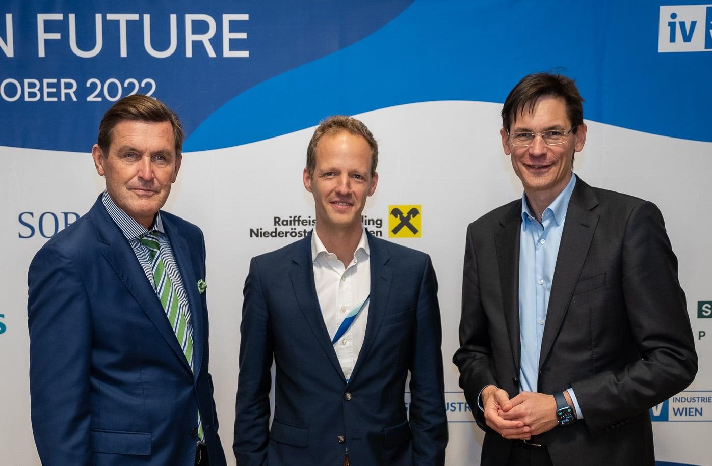 f.l.t.r. City Councilor Peter Hanke, Junge Industrie Chairman Niki Griller, TTTech CEO Georg Kopetz ©Junge Industrie