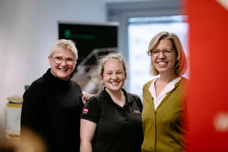 Austrospace event - Margit Mischkulnig, BMK, TU Graz space team, Federal Minister Leonore Gewessler (Photo: Nicky Webb Photography)